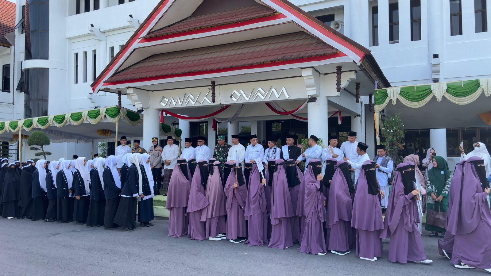 Upacara Peringatan Hari Santri Nasional 2025 di Kabupaten Sumbawa Berlangsung Khidmat dan Penuh Semangat Kebangkitan